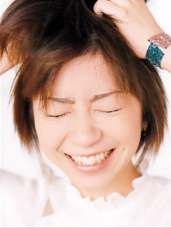[分享桌布 240x320] 宇多田光 (新增超人再起)