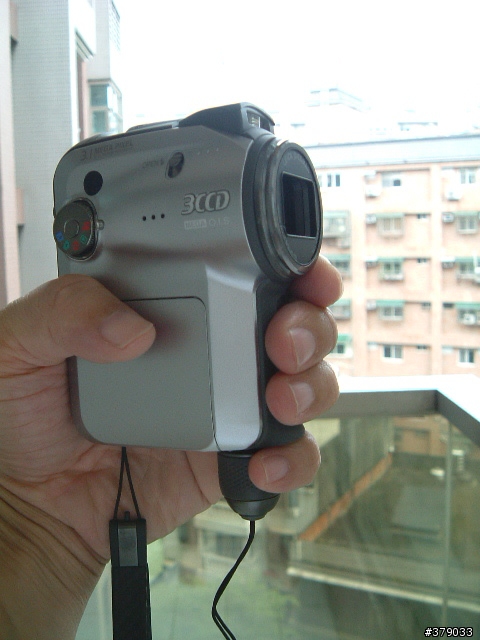 [勸敗文] 絕世奕品 史上最小3CCD攝影機 PANASONIC S200 陽光機開箱報告