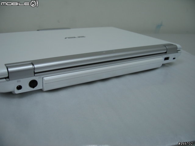 ASUS W7J 搭載Nvidia Geforce go 7400 純白魅力體驗.