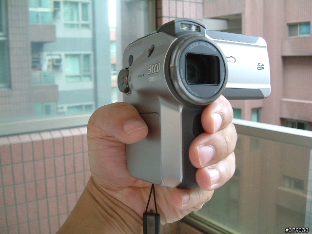 [勸敗文] 絕世奕品 史上最小3CCD攝影機 PANASONIC S200 陽光機開箱報告