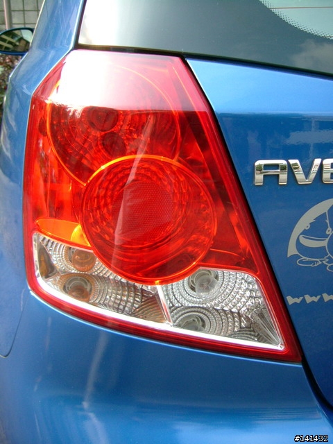 [分享] 屬於年輕人的小車 青春洋溢的Chevrolet Aveo5！(Pg.2 - 換新rims!)