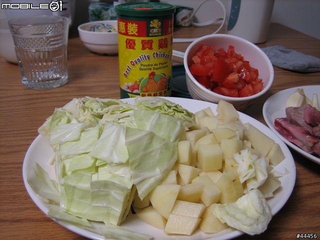 [藍色北極熊的廚房 PART 3]~~炎炎夏日 該嚐嚐看清淡口味之~"蔬菜排骨湯"