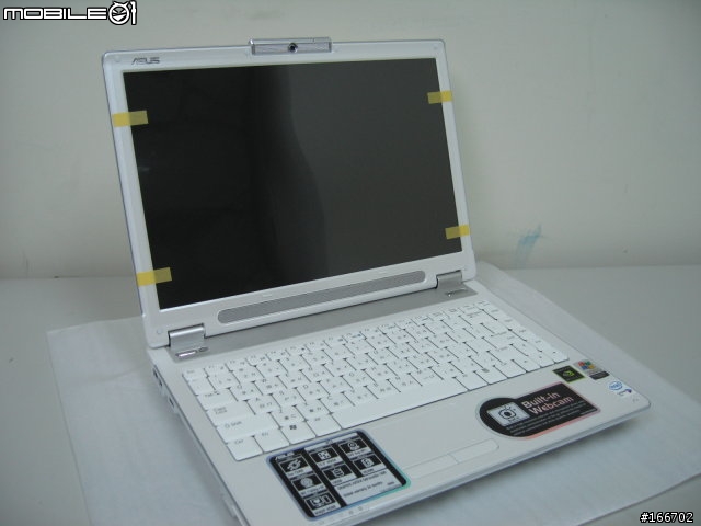 ASUS W7J 搭載Nvidia Geforce go 7400 純白魅力體驗.