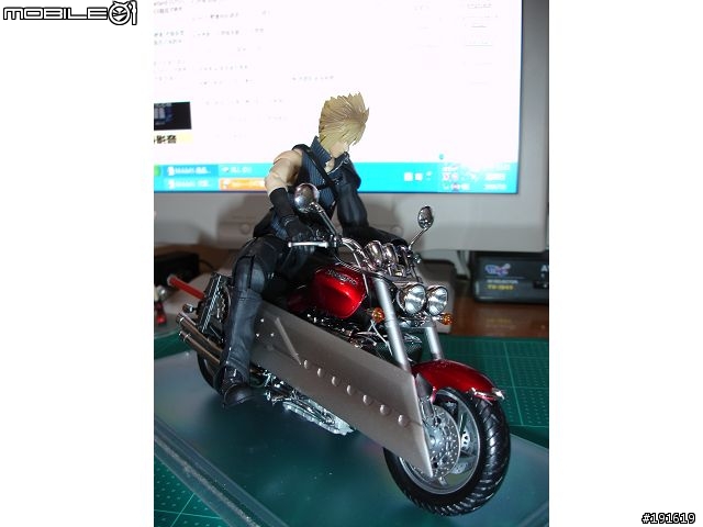 修正版  克勞德 凱旋重型機車  與他的夥伴