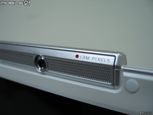 ASUS W7J 搭載Nvidia Geforce go 7400 純白魅力體驗.