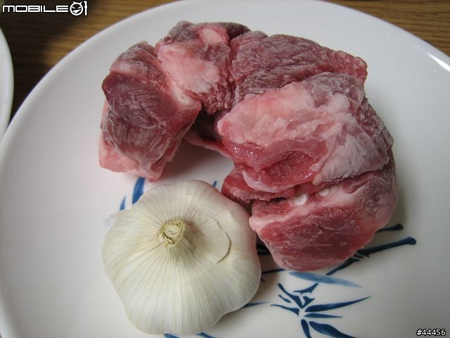 [藍色北極熊的廚房 PART 3]~~炎炎夏日 該嚐嚐看清淡口味之~"蔬菜排骨湯"