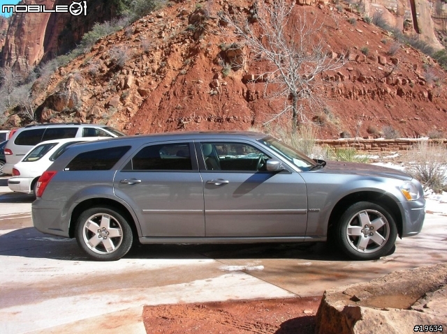 [分享] 5.7L 340 HP的DODGE MAGNUM 好車一台