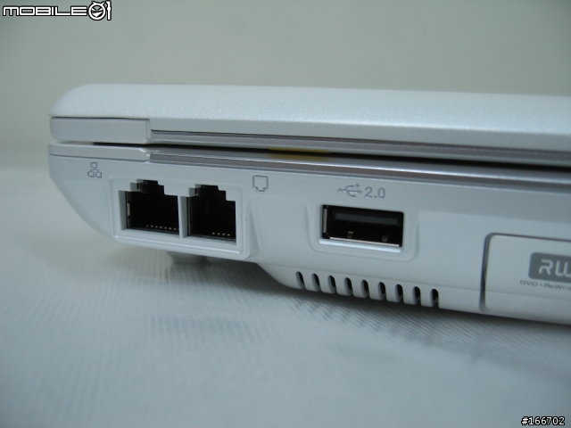 ASUS W7J 搭載Nvidia Geforce go 7400 純白魅力體驗.
