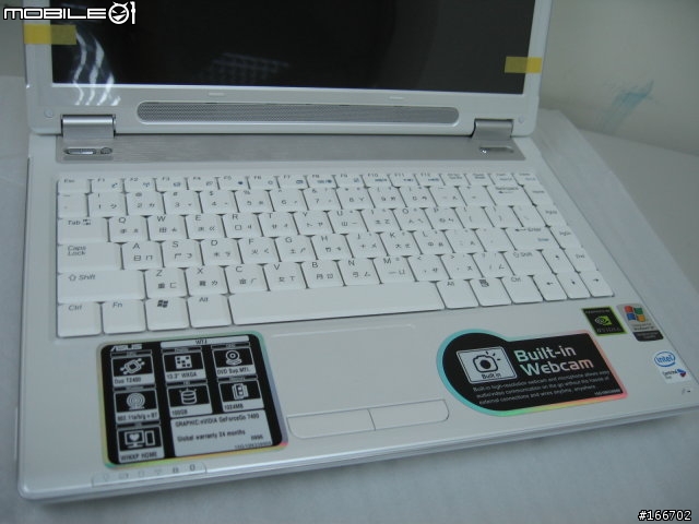 ASUS W7J 搭載Nvidia Geforce go 7400 純白魅力體驗.
