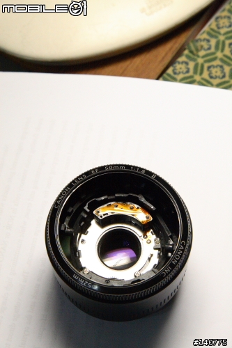 C家 脆弱的 50mm F1.8 ..>