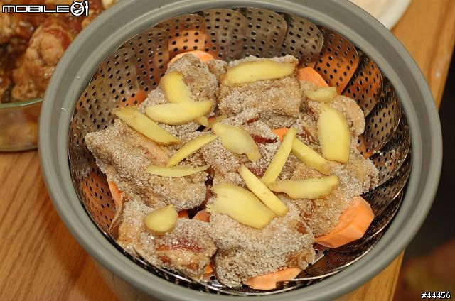 [藍色北極熊的廚房 part 5] 簡簡單單做  " 粉蒸排骨 "