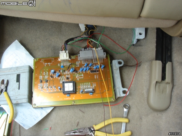 [分享]「改裝」Sentra 180 修改金盒子得到AUX IN輸入（含VIDEO輸入喔！）
