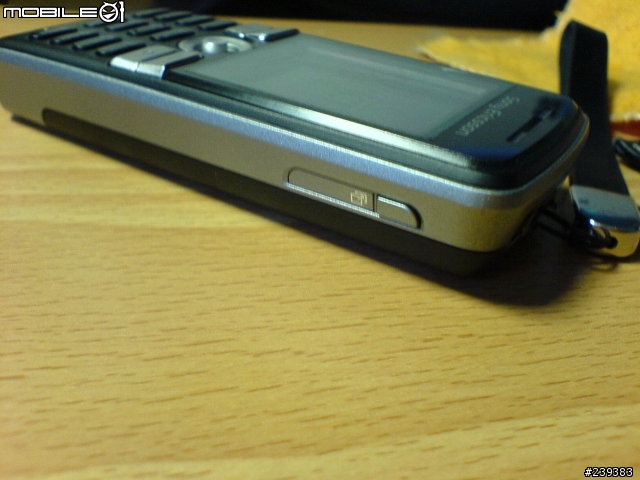 [分享] 黑色調的低沉與穩重 Sony Ericsson K510i