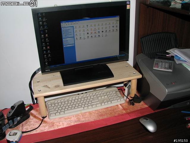 [分享]苦命的Benq fp202w+DIY木工LCD 螢幕架