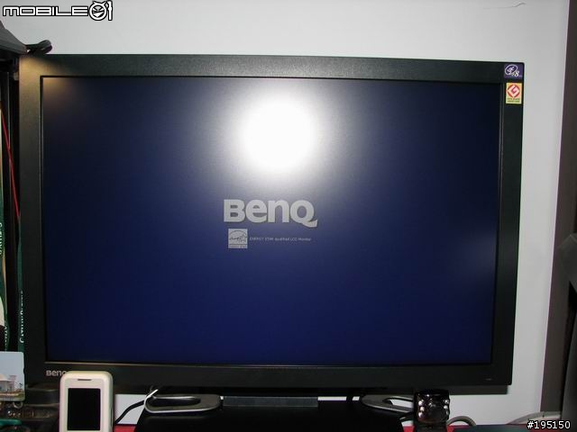 [分享]苦命的Benq fp202w+DIY木工LCD 螢幕架
