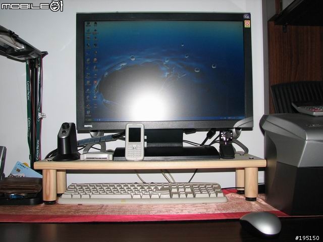 [分享]苦命的Benq fp202w+DIY木工LCD 螢幕架