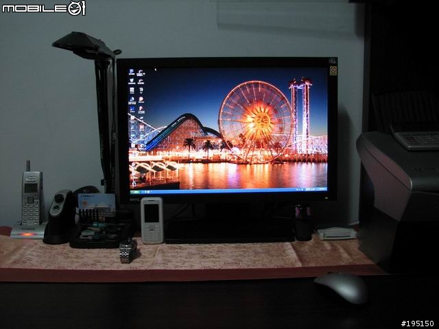 [分享]苦命的Benq fp202w+DIY木工LCD 螢幕架