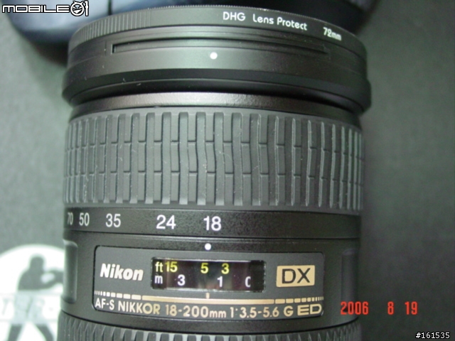 原來NIKON 18-200VR 的鏡頭上邊一塊鏡片是可以拆下來的.