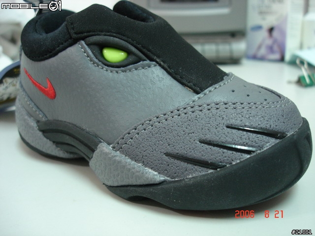 Nike play 童鞋