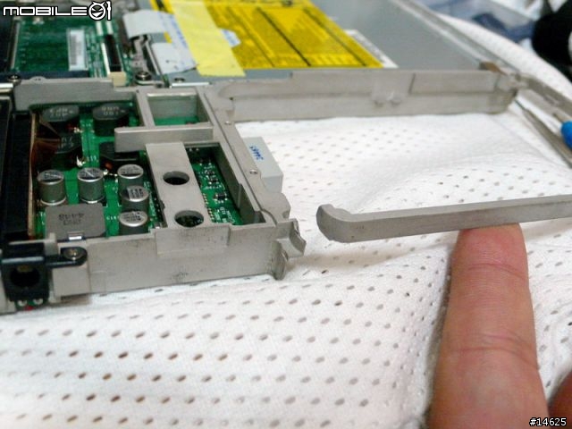 [小分享]小白換硬碟DIY~~一點也不難...讓你的小白一點也不輸人