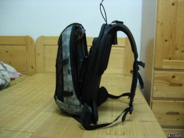 我新買的NIKE-BA1130硬殼多功能電腦包