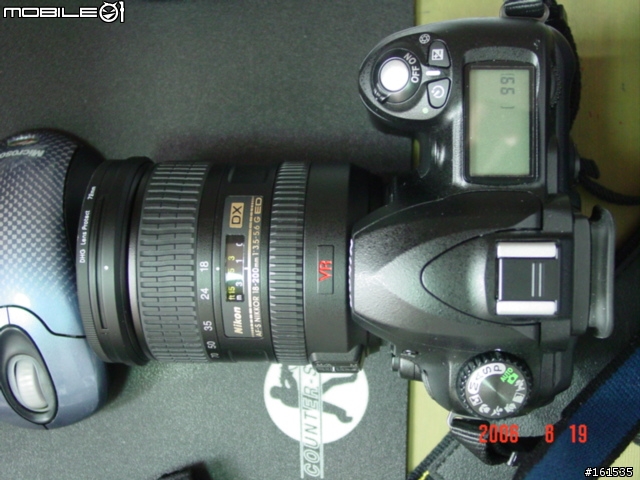 原來NIKON 18-200VR 的鏡頭上邊一塊鏡片是可以拆下來的.