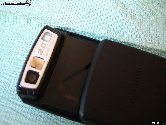 三百萬畫素超薄滑蓋新寵-Samsung D900