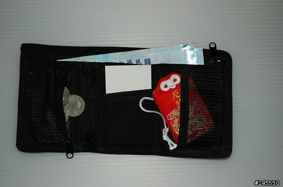 不算是逸品的錢包