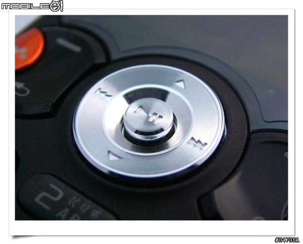 [分享] SonyEricsson w810i 黑與白的相遇 ~ 馬來西亞製第四版