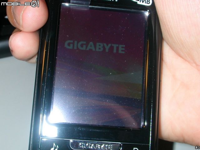 [分享兼勸敗] GigaByte G Smart i 128 開箱照 (PCHOME購買) + KRUSELL 客製化皮套貼身照