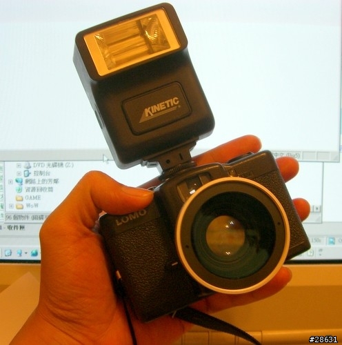 [分享] 想讓愛機 LOMO LCA 變身為半格機嗎？請看改裝教學