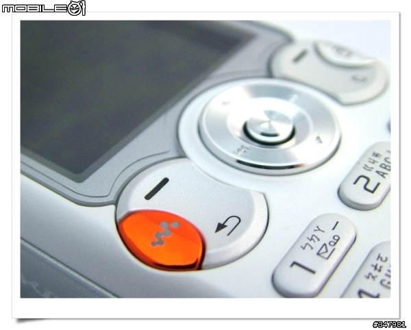[分享] SonyEricsson w810i 黑與白的相遇 ~ 馬來西亞製第四版