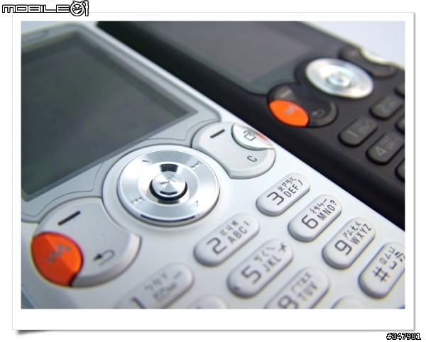 [分享] SonyEricsson w810i 黑與白的相遇 ~ 馬來西亞製第四版