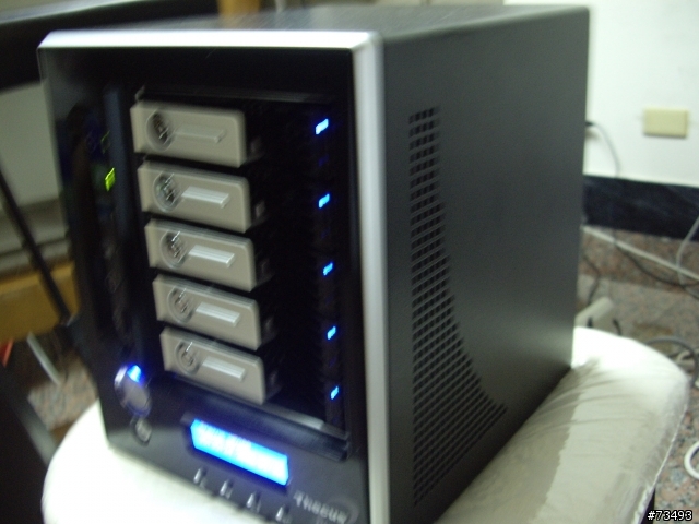 [分享]新入手支援RAID 6的Thecus N5200 NAS(圖多)