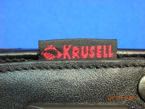 剛敗了一個SE K750i Krusell皮套