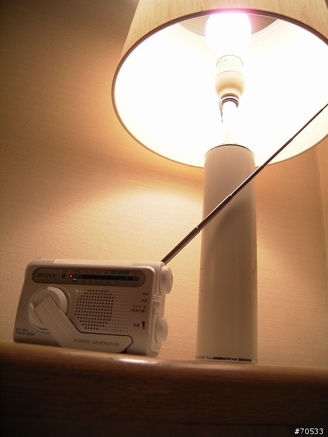[分享] SONY的手搖充電式收音機