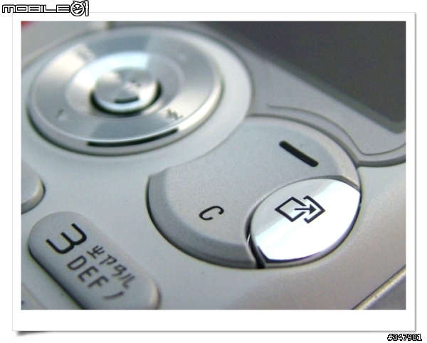 [分享] SonyEricsson w810i 黑與白的相遇 ~ 馬來西亞製第四版