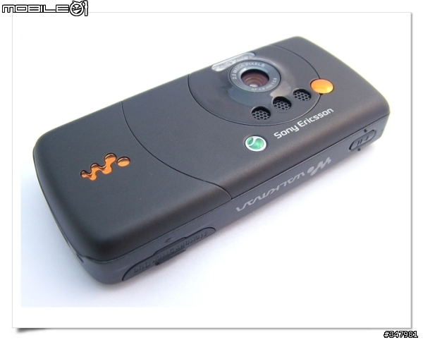[分享] SonyEricsson w810i 黑與白的相遇 ~ 馬來西亞製第四版