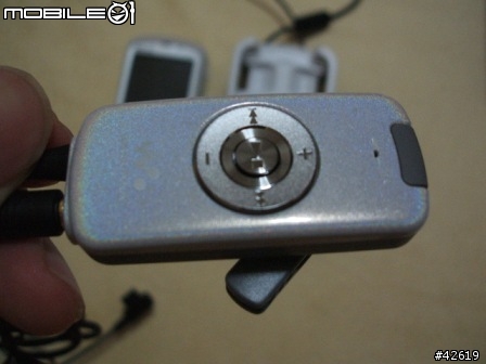 [分享] 日本地區發售這款 SE W42S Walkman 手機