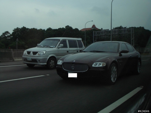 [分享]高速公路巧遇Maserati Quattroporte