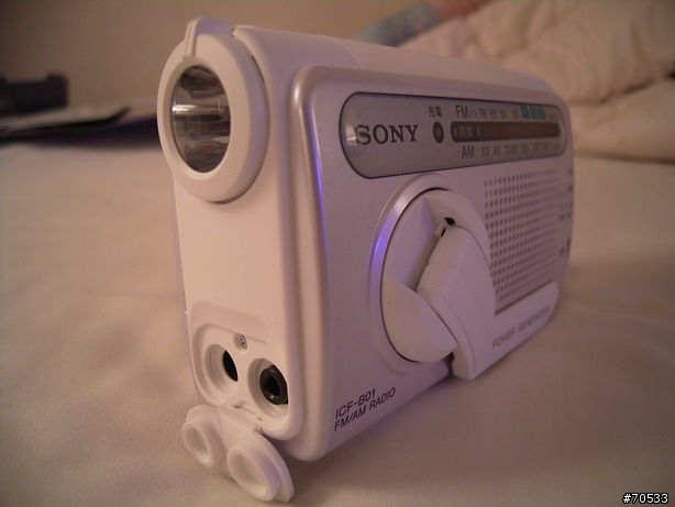 [分享] SONY的手搖充電式收音機