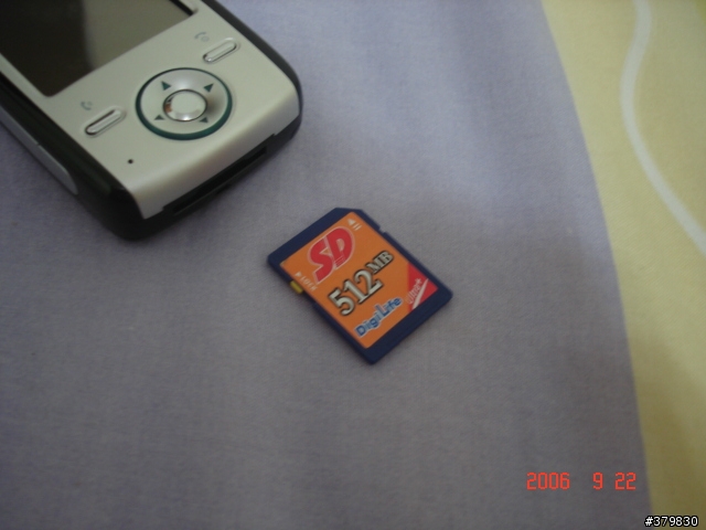 [ 分享 ] 即將消失的-MOTOROLA E680i 黑色實機寫真