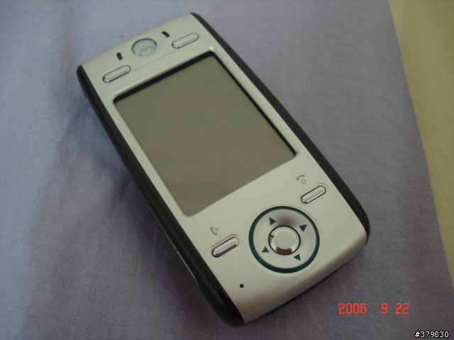 [ 分享 ] 即將消失的-MOTOROLA E680i 黑色實機寫真