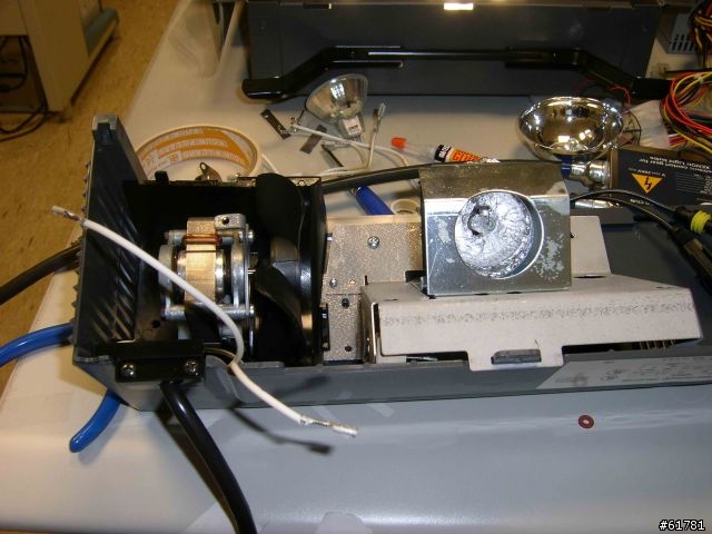 HID+LCD+OHP=安靜無聲的150吋電視