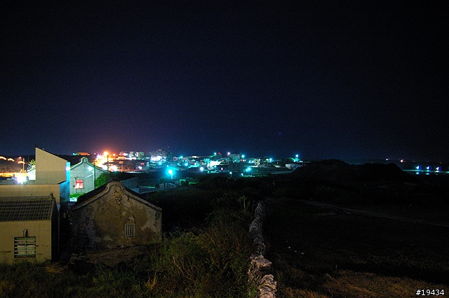 旅遊不是奔波，而是佇留，徜徉北緯23.5°貫穿的島嶼，享受蔚藍（圖多）