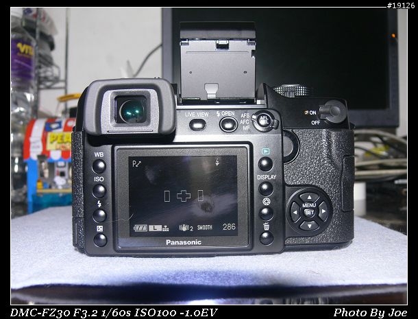 [純分享]Panasonic Lumix L1 始動 -- 外觀編