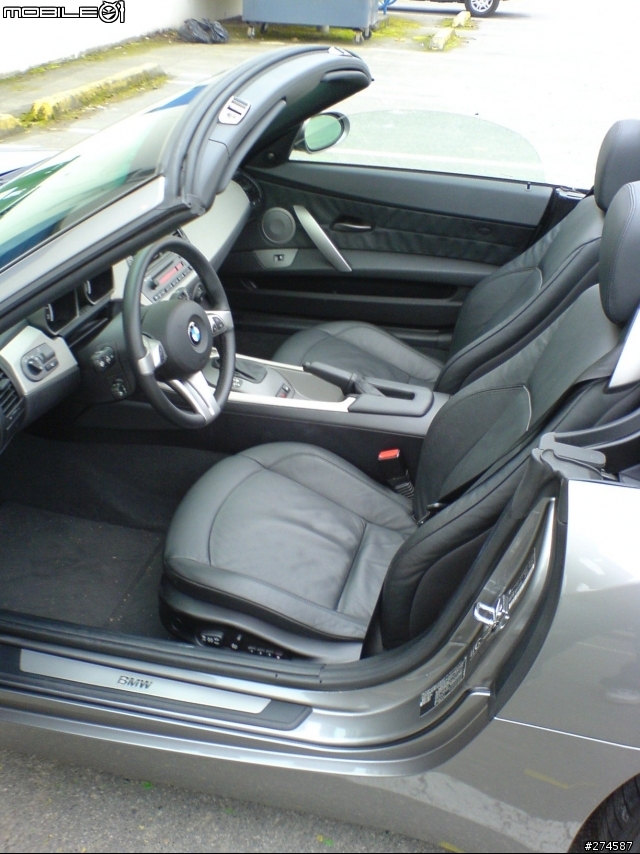 [分享]Z4 3.0i (圖多)補上車子的細部照和規格