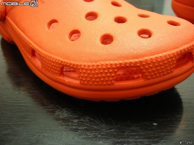 [分享] 現在歐美很流行的 CROCS 休閒拖鞋 Beach 款 (又稱洞洞鞋)