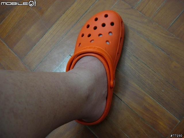 [分享] 現在歐美很流行的 CROCS 休閒拖鞋 Beach 款 (又稱洞洞鞋)