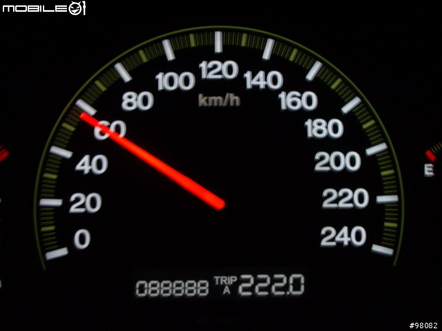 有人這樣做過嗎？在路上拍下愛車滿88888公里時的瞬間